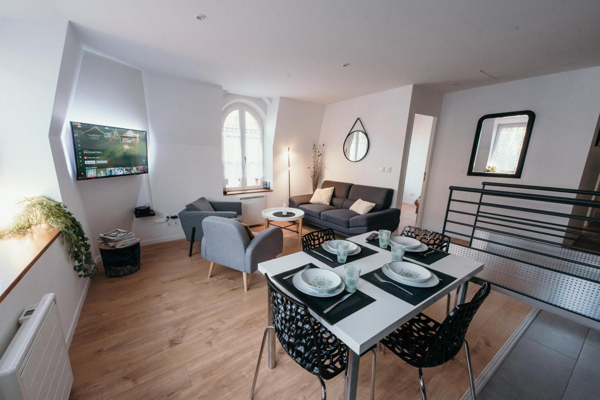 Appartement De Thomas ชาร์เลอวิลล์-เมซิแยร์ ภายนอก รูปภาพ