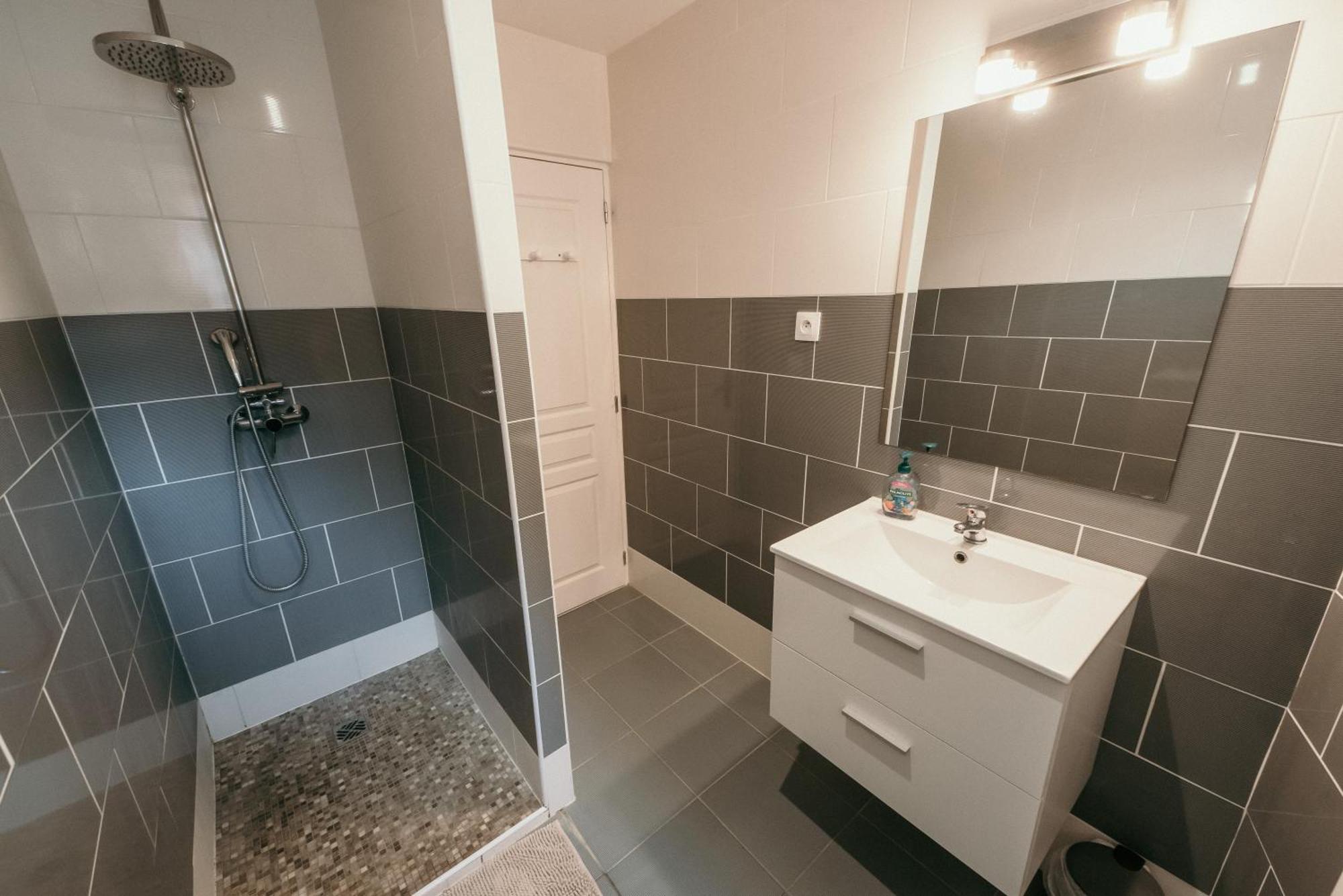 Appartement De Thomas ชาร์เลอวิลล์-เมซิแยร์ ภายนอก รูปภาพ